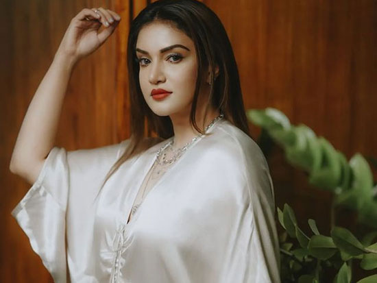 Glamorous Looks Of Honey Rose